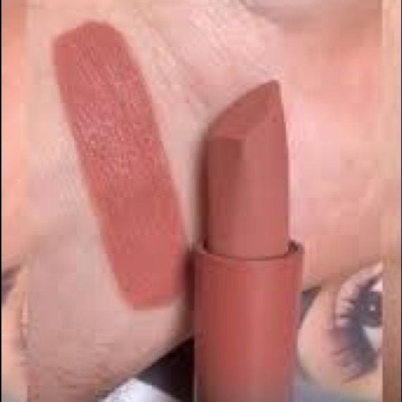 Huda Beauty power bullet lipstick Interview - Picture 4 of 4